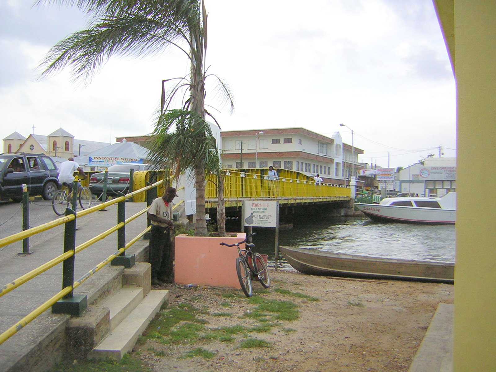 [Belize+City+Swing+Bridge+7-5-2007+4-43-13+PM+1600x1200.JPG]