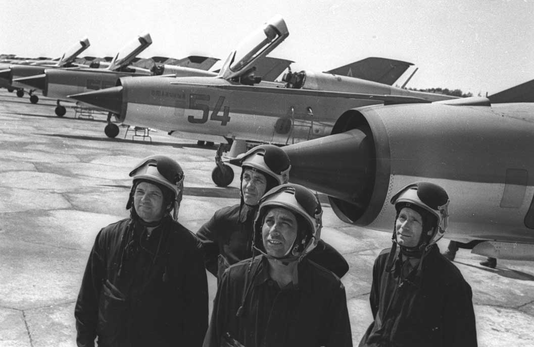 [MiG21PF_234iap+KUBINKA+1960.jpg]