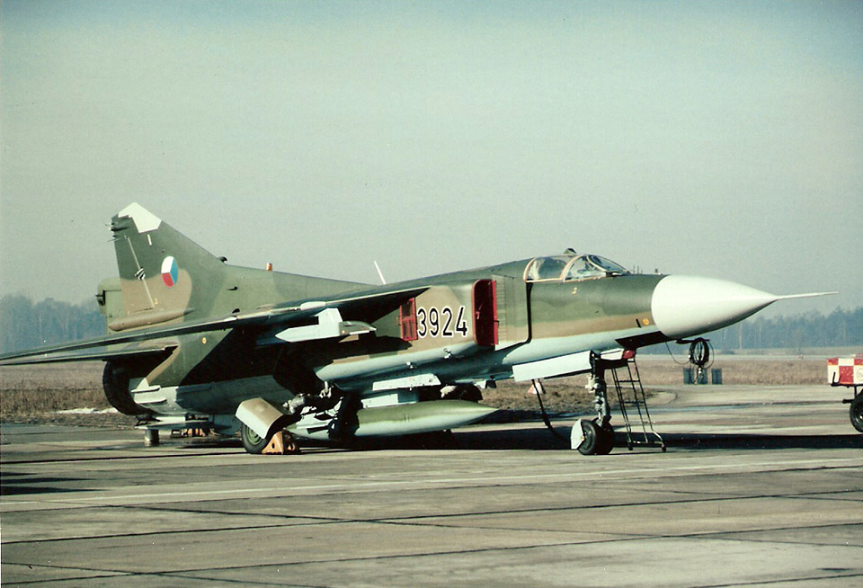 [Czech_MiG-23MF+EN+DRESDE+MANTENIMIENTO.jpg]