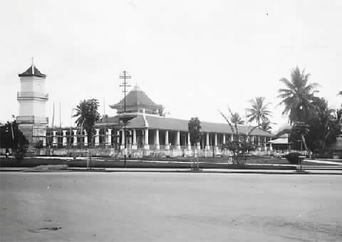 [Moskee+te+Palembang+tijdens+de+verbouwing+1938.jpg]
