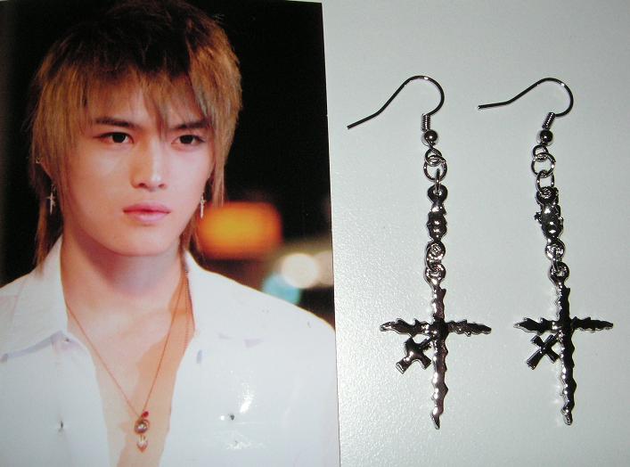 [Jaejoong+double+cross+earrings.jpg]