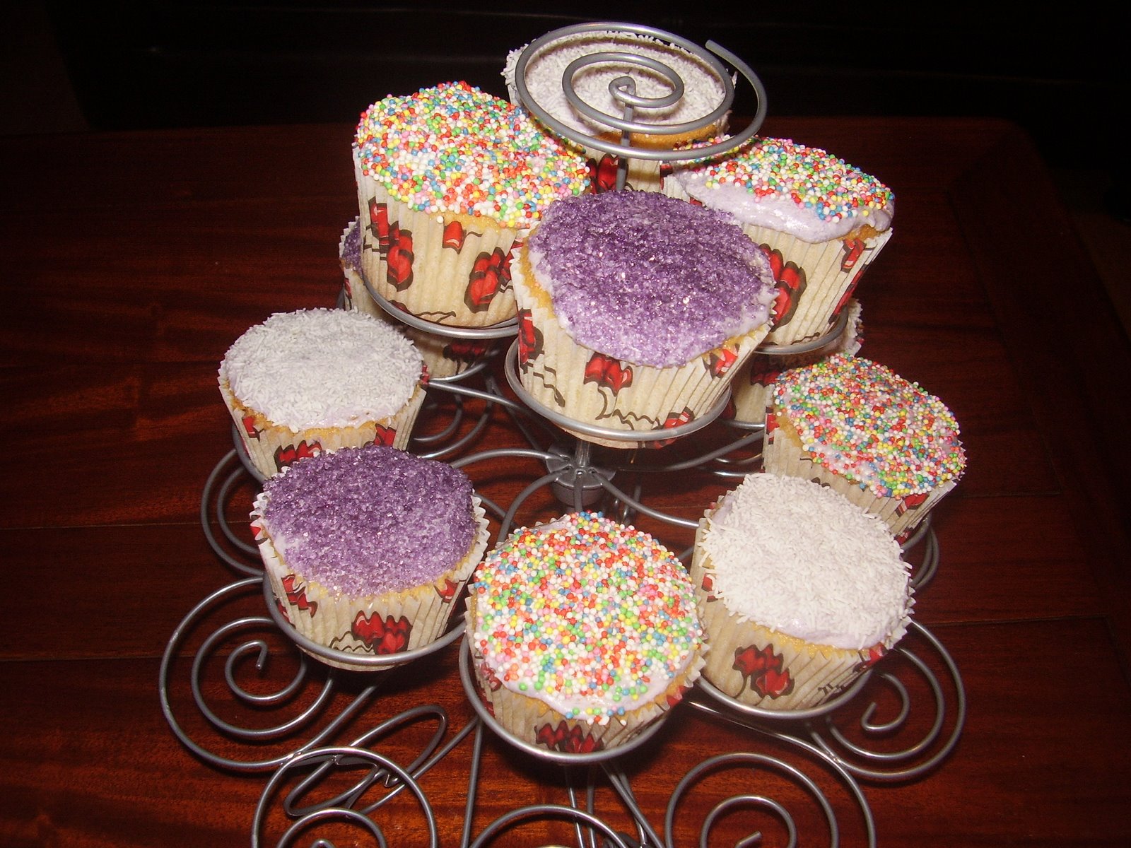 [Crabapple+Bakery+Vanilla+Cupcakes.JPG]