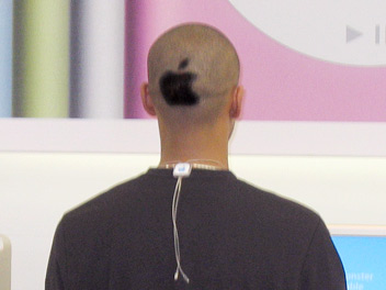 [apple-store-shaved-head.jpg]