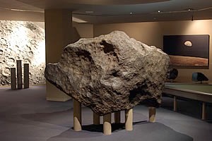 [Meteorite-ahnighito.jpg]