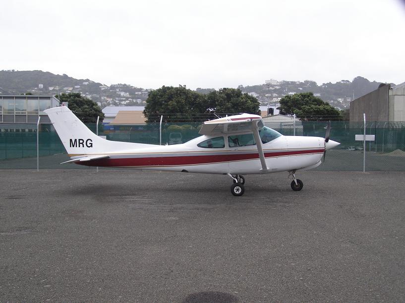 Cessna R182