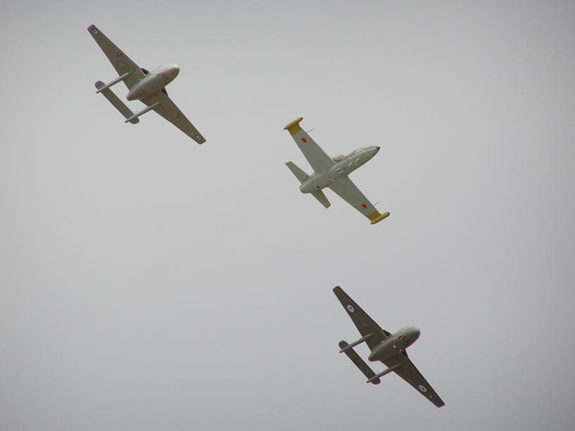 L39 Albatross and De Havilland DH 115 Vampire formation