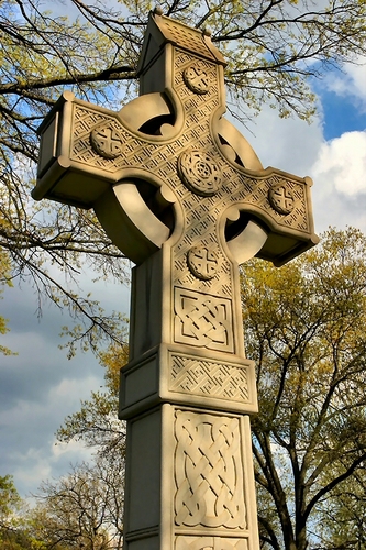 [tombstone_celtic_cross.jpg]