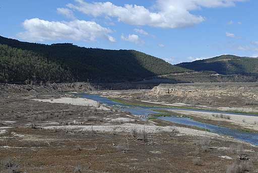 [Aspecto+del+Río+Segre+en+la+parte+norte+del+pantano+de+Rialb+-Lleida-++Foto+EFE.jpg]
