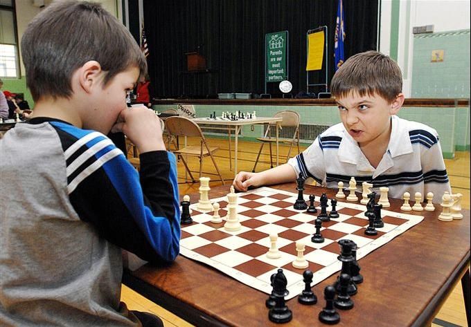 [angry_kid_playing_chess.jpg]