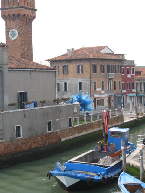 [dump+boat+on+Murano.jpg]