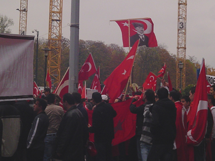 [Turkse+manifestatie+03112007+C.jpg]