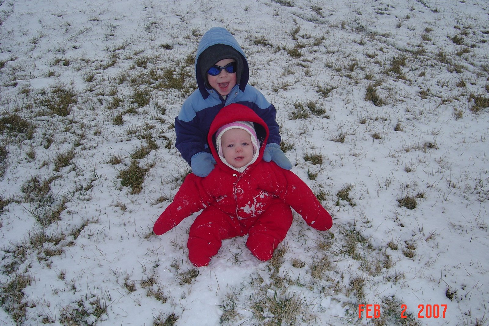 [brother+and+sister+in+snow.jpg]