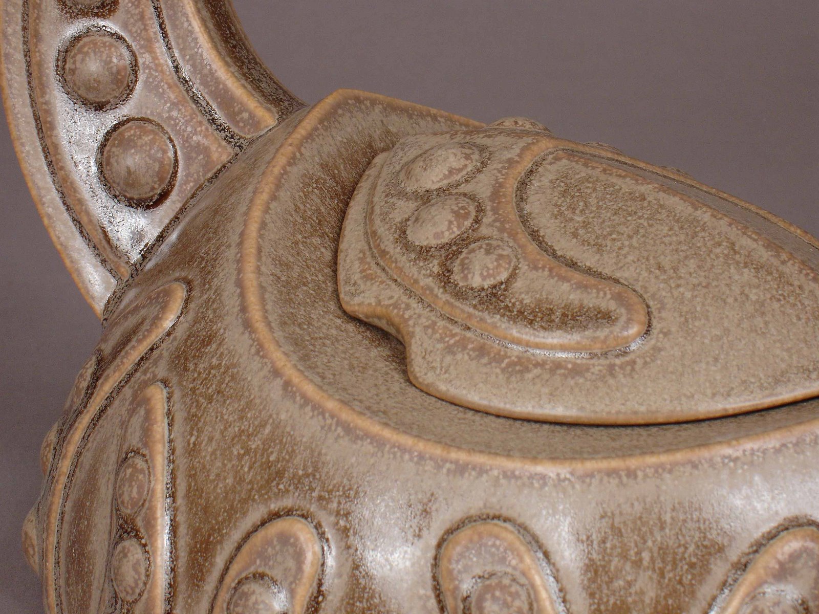 [Brian+M.+Besch+-+Curved+Teapot+Detail+(brown+glaze+02).jpg]