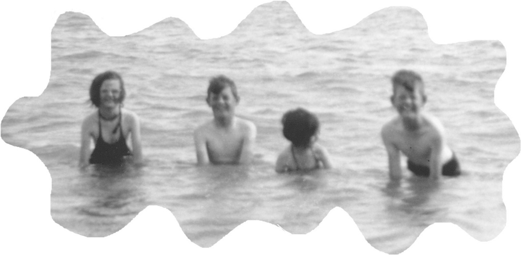 [In+the+sea+with+David,+Bernadette+&+Michael.jpg]