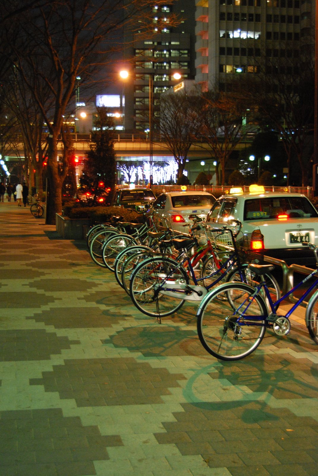 [bikes+in+tokyo.JPG]