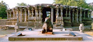 [Hanamkonda+Thousand+Pillar,+Andhra+Pradesh.jpg]