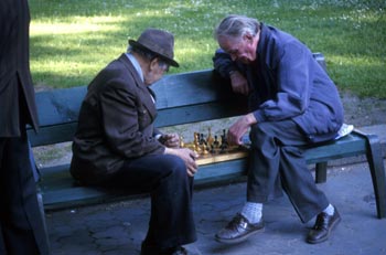 [men+playing+chess.jpg]