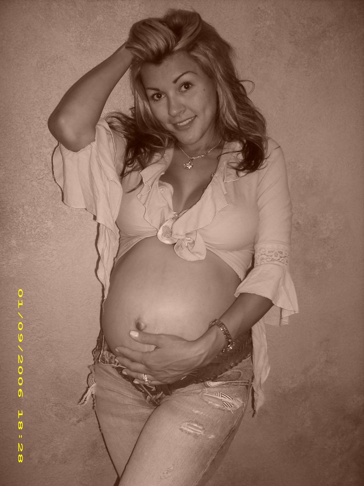 [nice+pregnant+pictures+of+liz+017.jpg]
