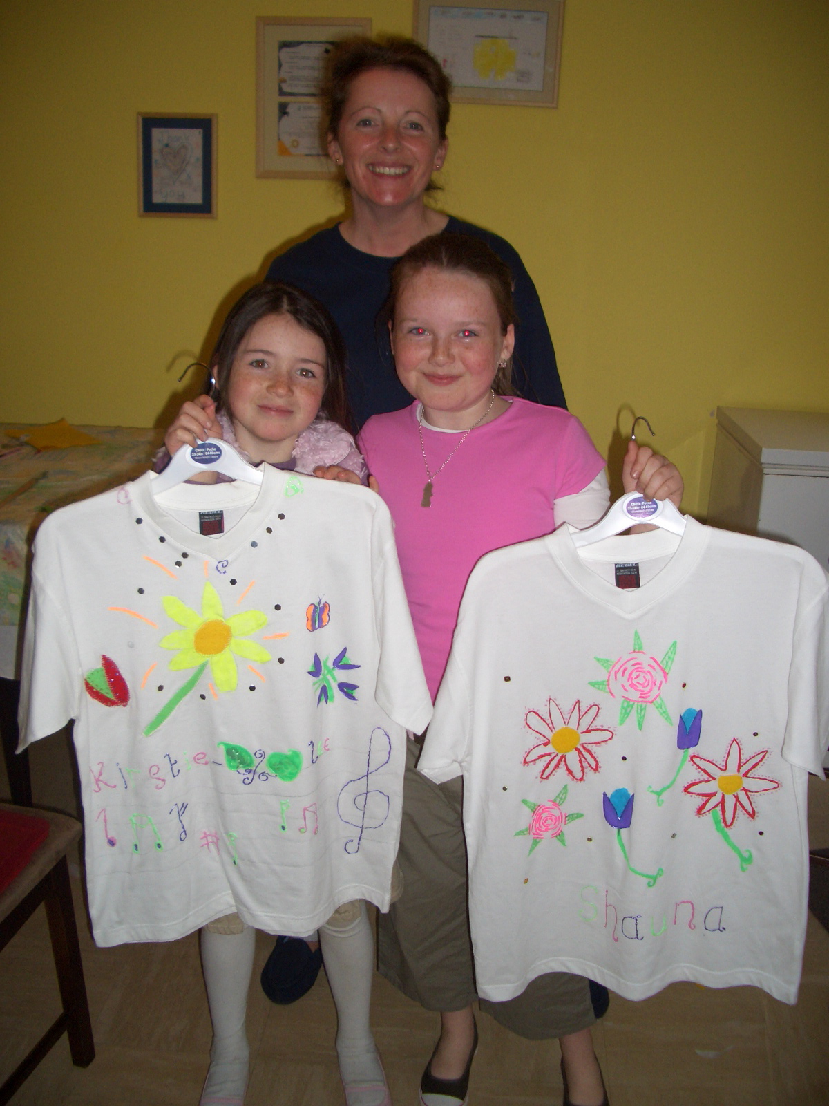 T-SHIRT CRAFT WITH NEIGHBOURS