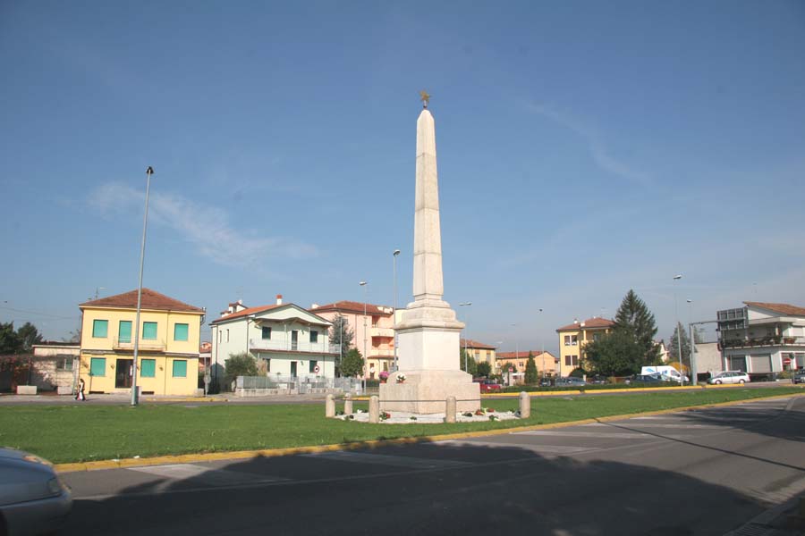 [villafranca-Obelisco.JPG]