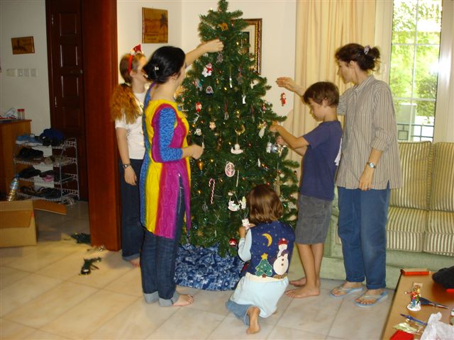 [Family+Christmas+tree.JPG]