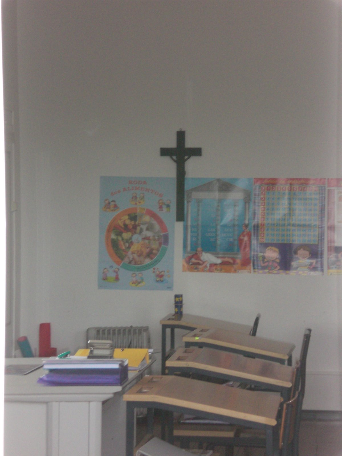 [Crucifixo+na+Escola+2FEV2008+002+(1).JPG]