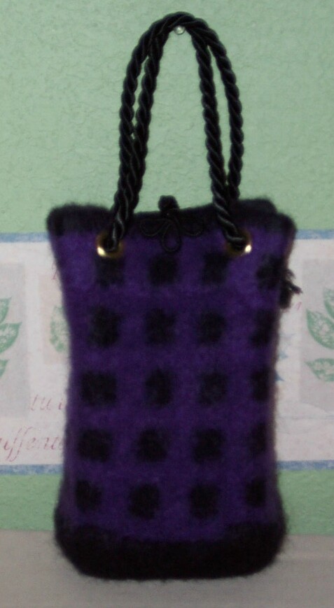 [purple-black+checked+bag.jpg]
