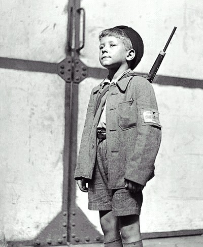 [An+anonymous+boy+at+Haifa+Port+in+July,+1945.+Eventually,+that+boy+became+chief+rabbi+Yisrael+Meir+Lau..jpg]