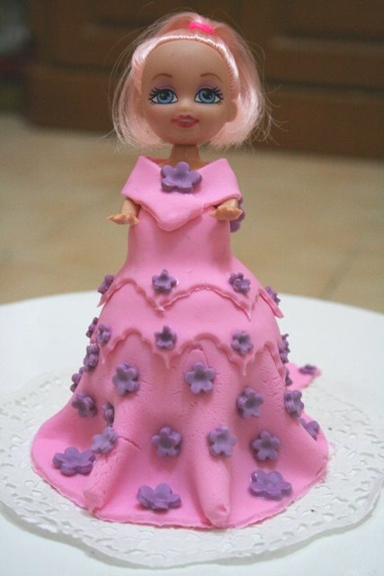 [Mini+barbie+cake+3.JPG]