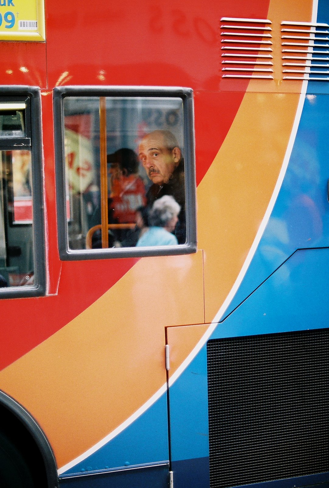 [Man+on+Bus+UK-R7-014-5A.jpg]