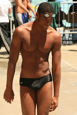 swimpixx blog for sexy speedos, free pics of speedo men, hot men in speedos and swimwear. Brazilian homens nos sungas abraco sunga 