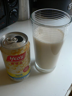 [250px-Soymilk_can_and_glass.jpg]