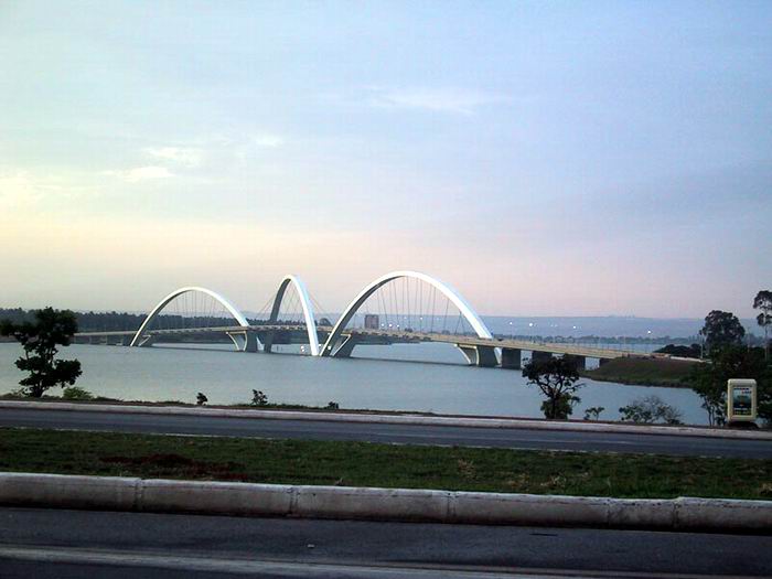 [brasilia_ponte.jpg]