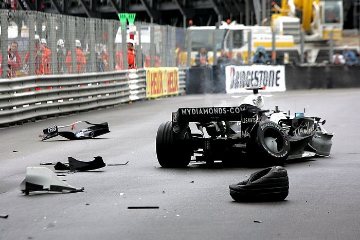 [Rosberg_accidente_Monaco_2008.jpg]