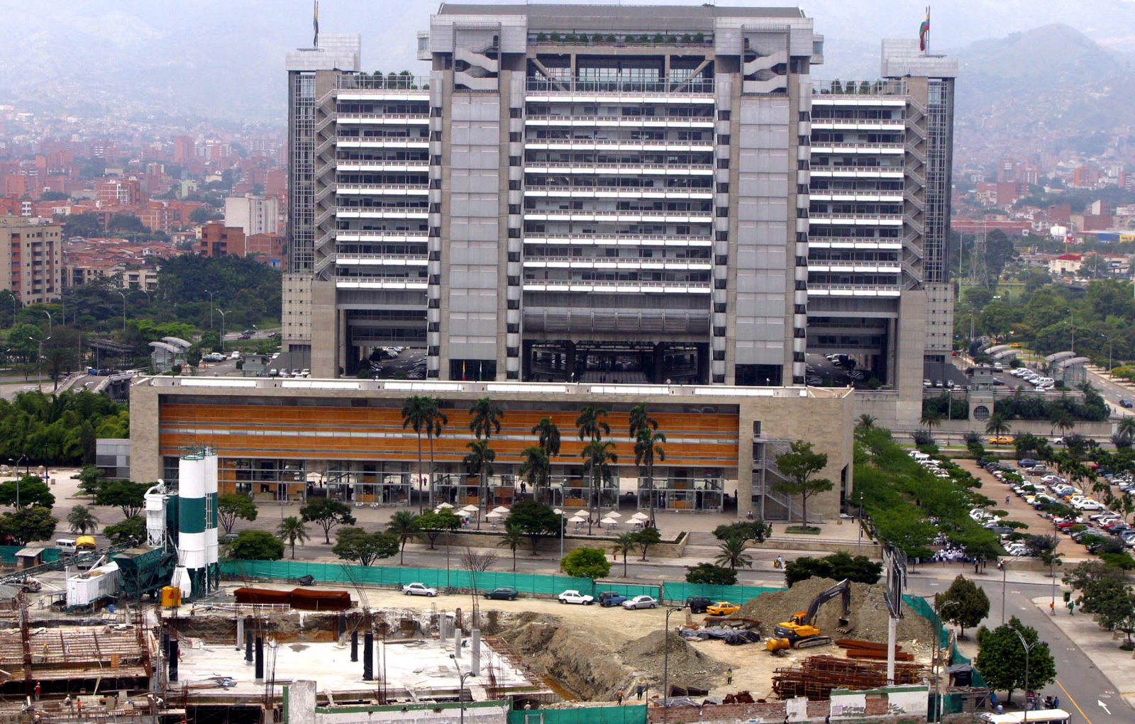[EPM+edificio+inteligente+Medellin+2003+colp.jpg]