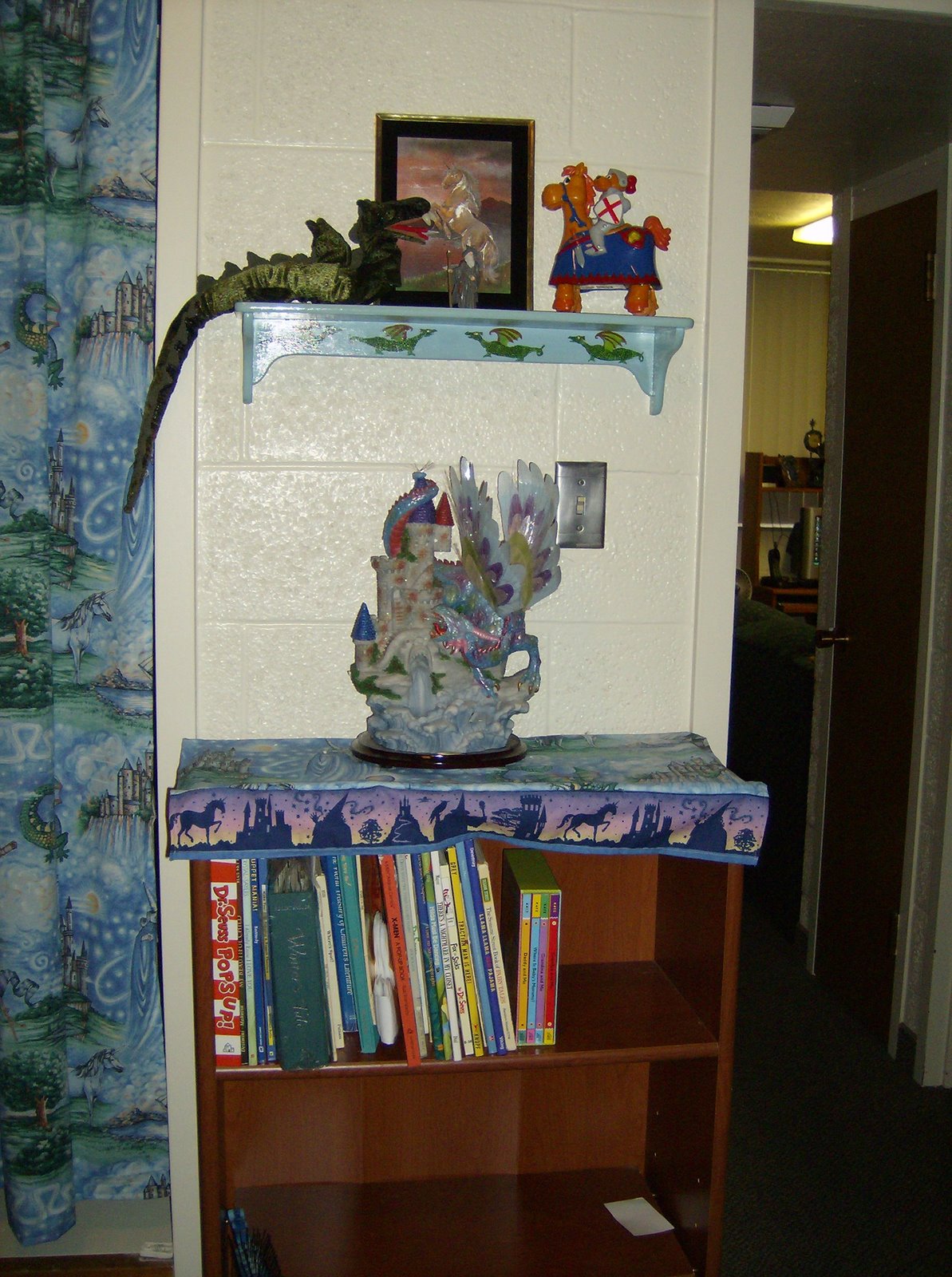 [Nursery+Book+shelf.JPG]