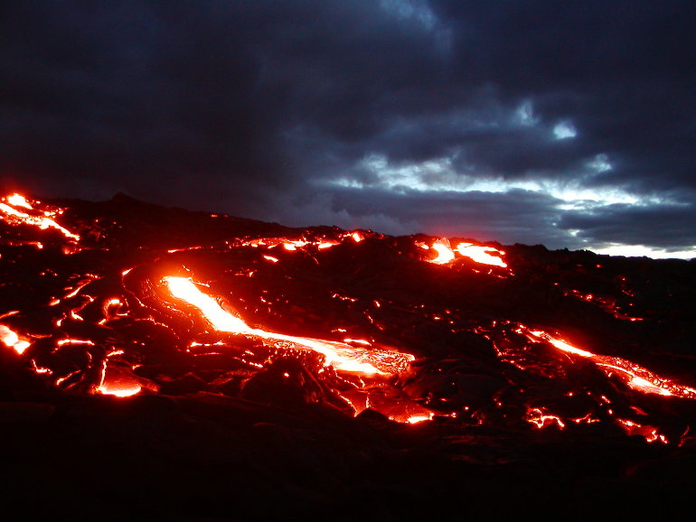 [Bryanl_volcano+NP+lava+flows,+2002.jpg]
