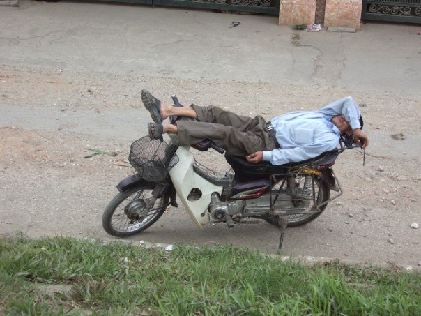 [sleepin+on+a+bike.jpg]