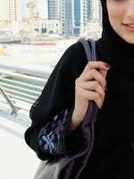 [muslim-woman-travel-city.jpg]