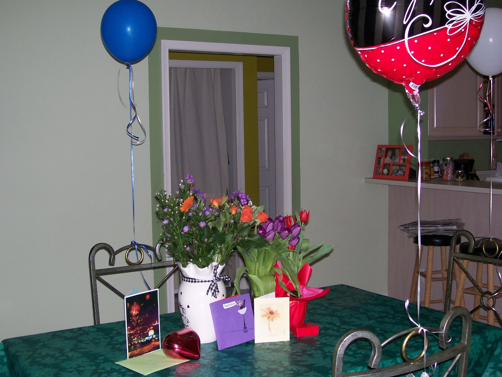 [flowers+and+gifts+and+balloons.jpg]