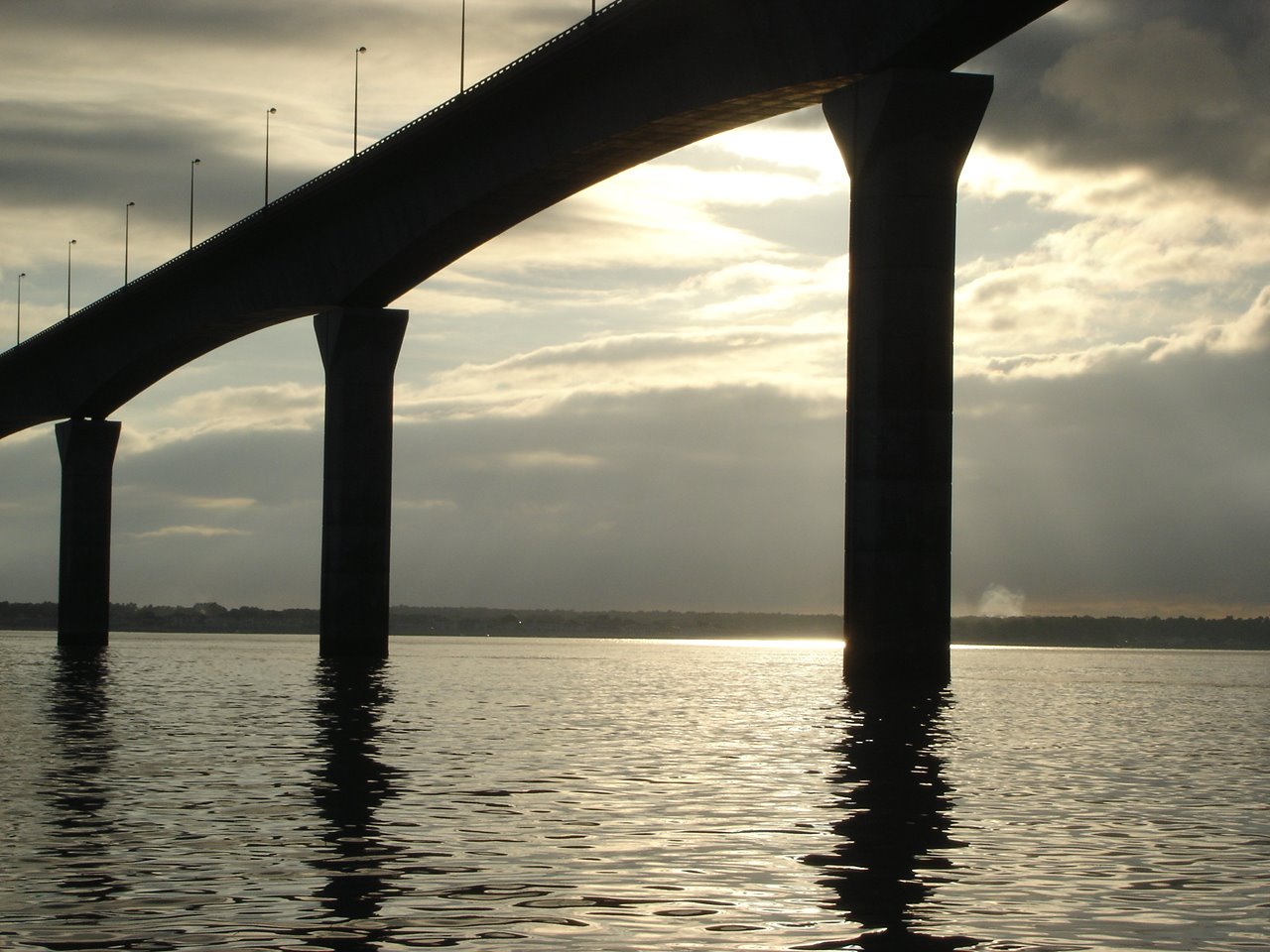 [Bridge+to+l'Ile+de+Ré,+photographed+from+boat.JPG]