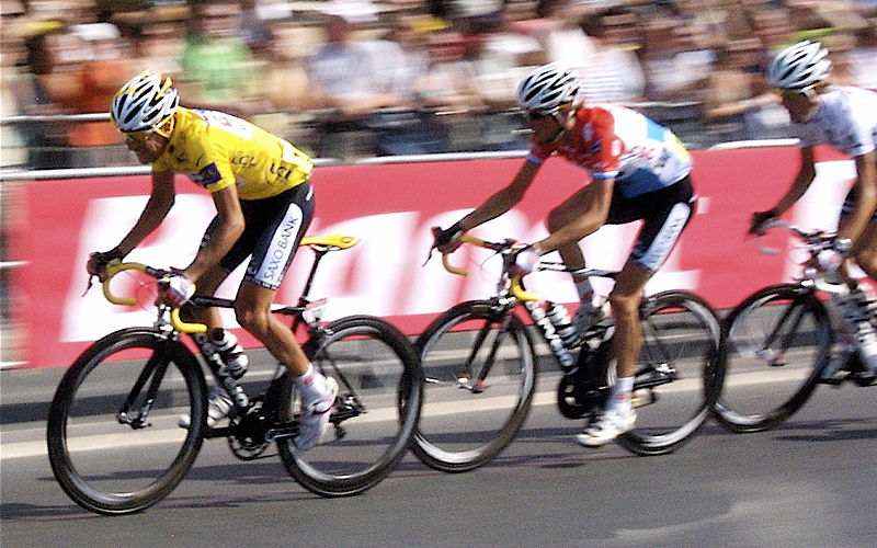 [800px-Paris_-_Tour_de_France_2008_Winner_-_Carlos_Sastre_-_Maillot_Jaune.jpg]