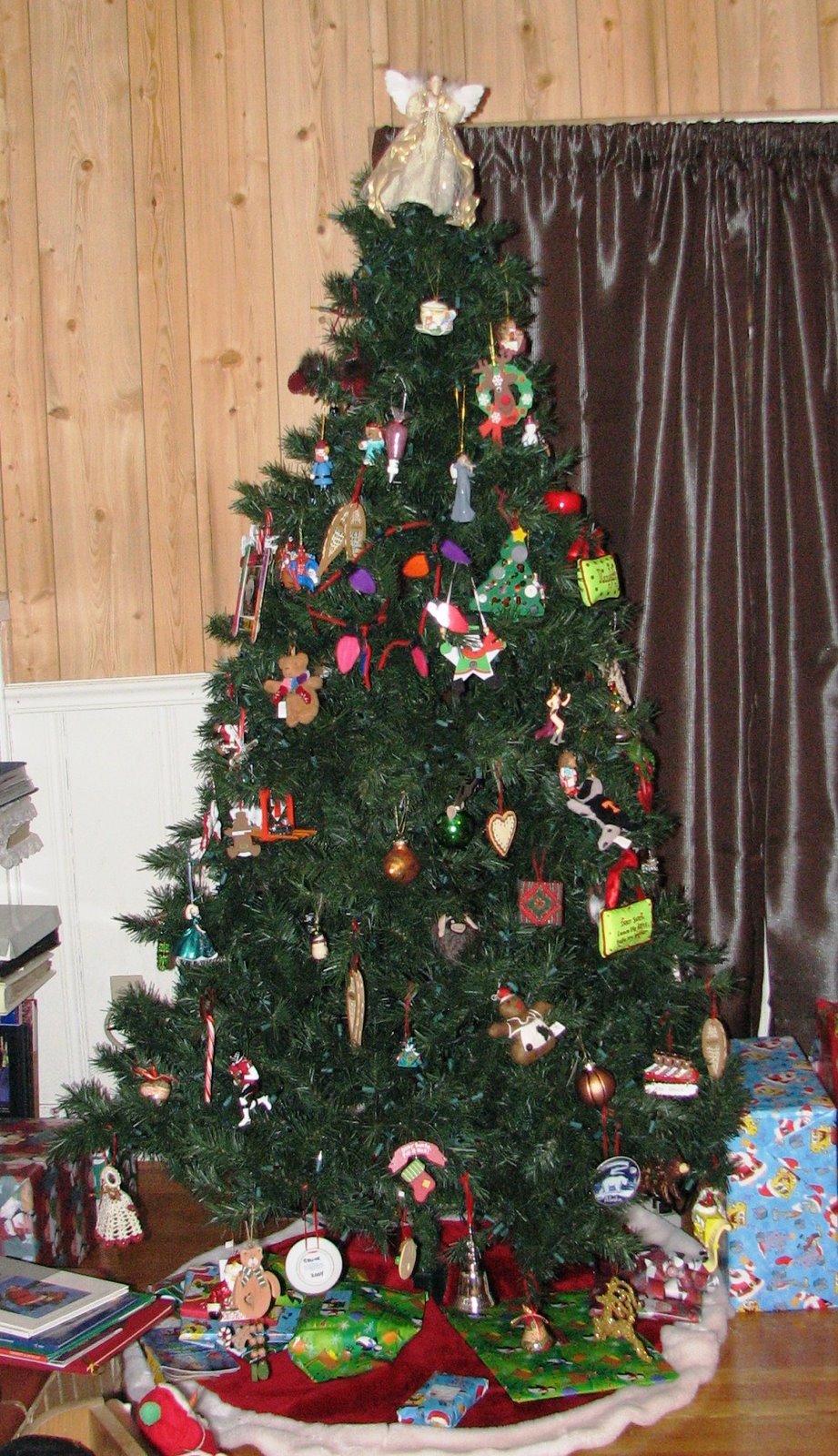 [Christmas+Tree+015.jpg]