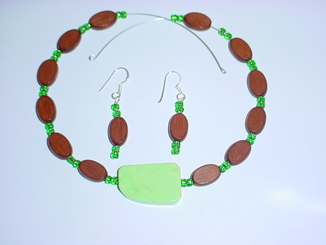 [lime+turqoise+wooden+bead+choker-earrings.JPG]