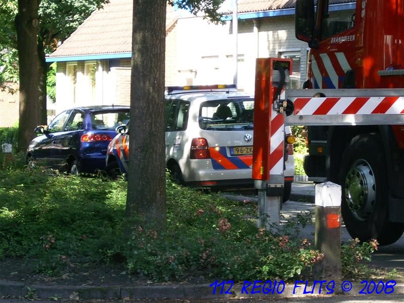 [Hoogwerker+Ass+Politie+Wielewaalhof+-+juli+2008+_003.JPG]
