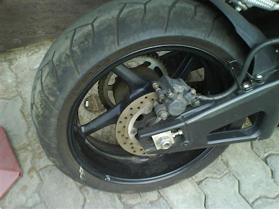 Yamaha R1 tire.jpg