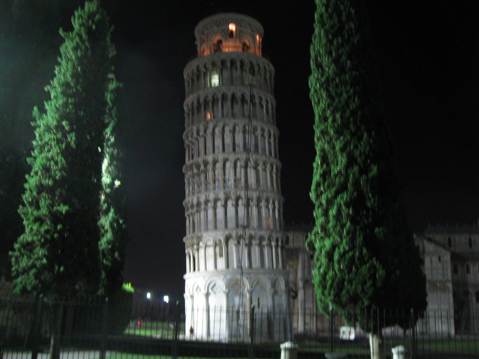 [7:04+night+-+Pisa+Tower.JPG]