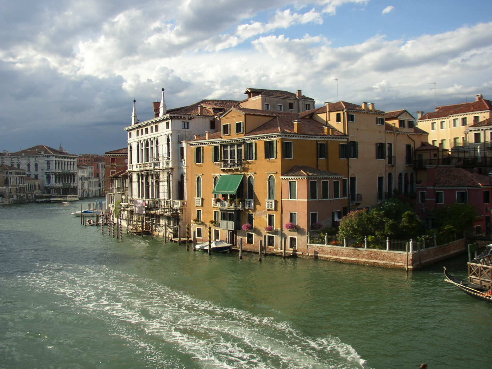 [7:10+eve+-+Venice+Grand+Canal+from+bridge.JPG]