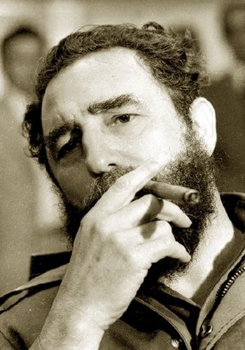[Fidel+fumando+puro.JPG]