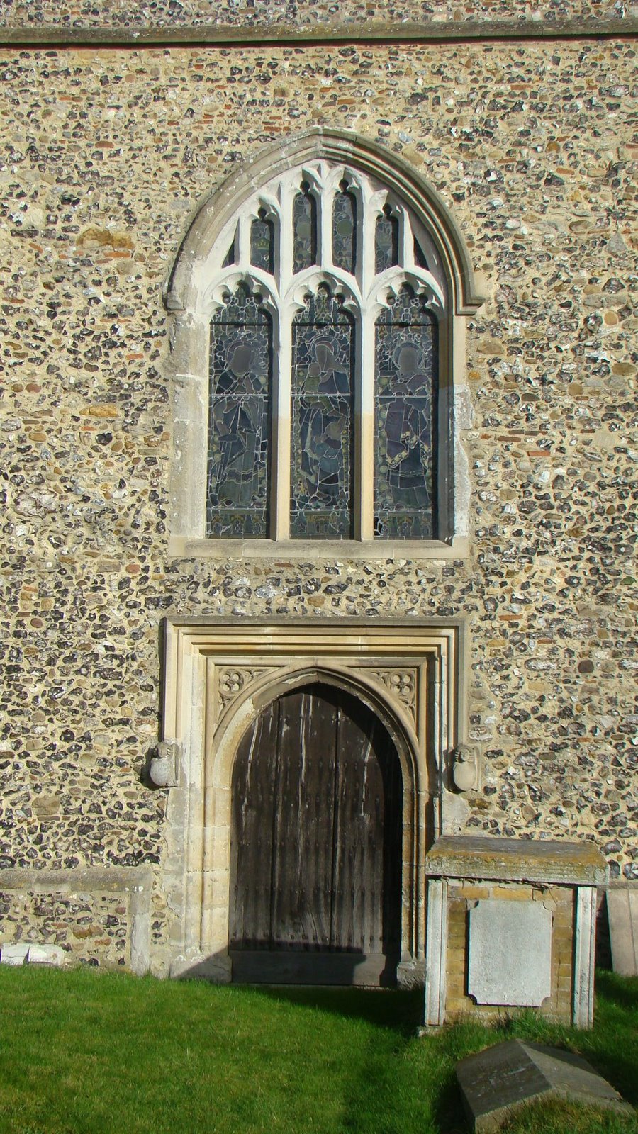[Front+Entrance+St+James+Church.jpg]